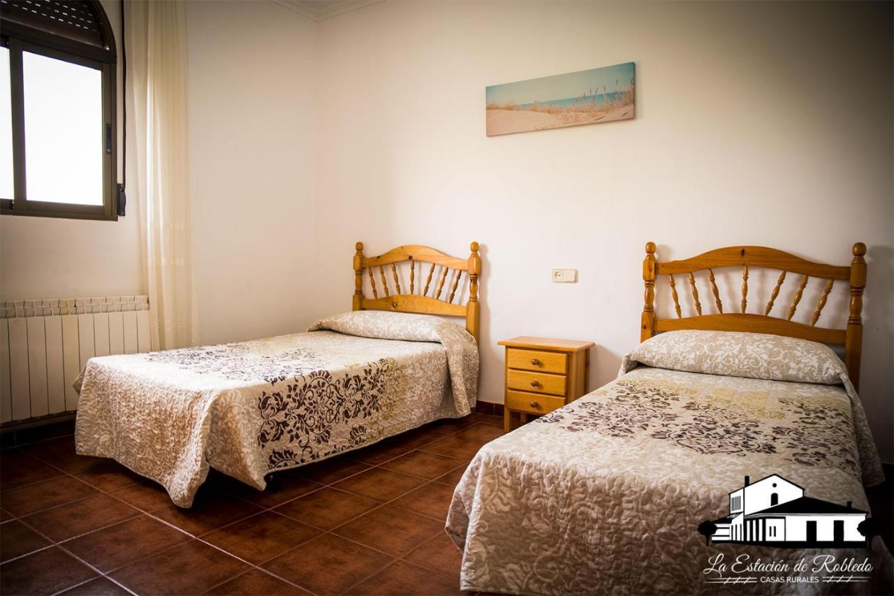 Casas Rurales La Estacion De Robledo 外观 照片